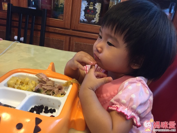 滑嫩的口感霓霓好喜歡喔，蕾絲麵美味的程度連霓霓媽都感到得意了，蘆薈阿嬤Good Job！