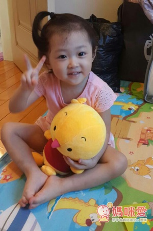 華碩文化全台首賣的絨布娃娃故事機